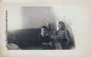 1943-01-22 Foster, Emma with John, Mark & David