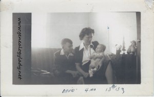 1943-01-22 - Yegerlehner, Gladys (Foster) with Mark & David