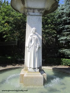 Plymouth - DAR statue