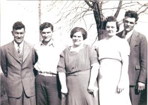 YEG1940 - Sam, Esther, Earl, Paul & Leanna